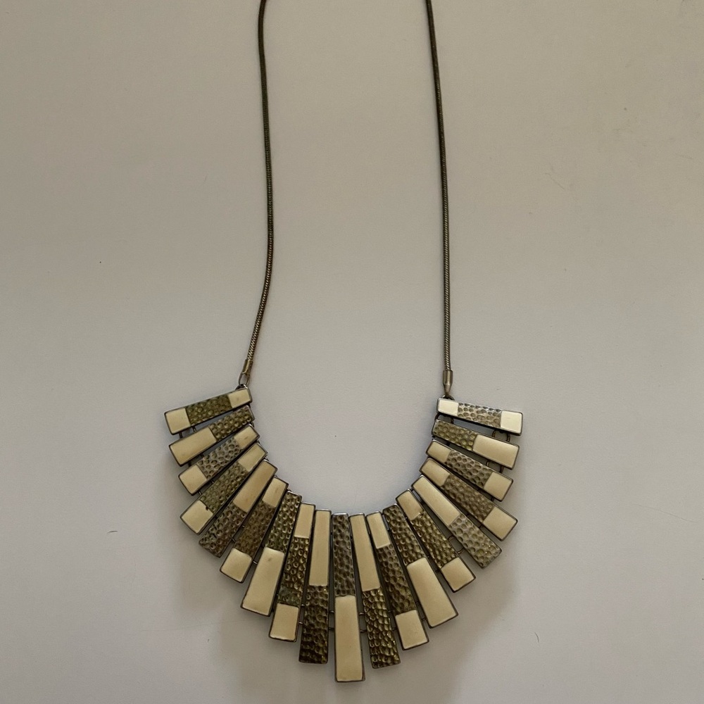 Gold/cream chunky necklace